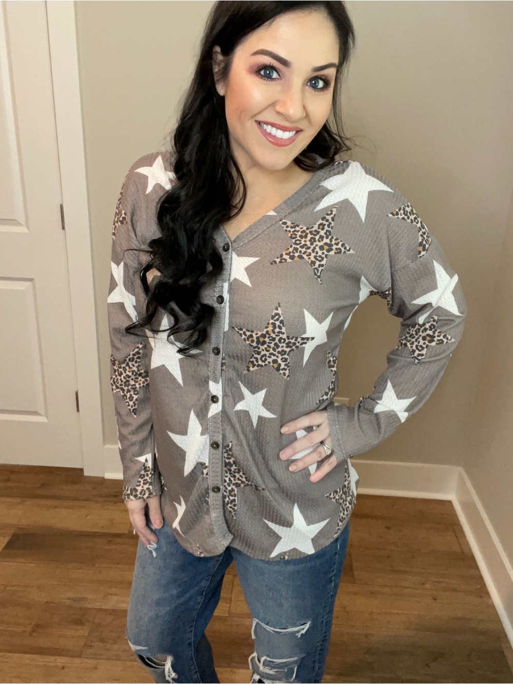 Plus Size XXXL Taupe Star Print Button-Front Long Sleeve Top - Picture 6 of 7